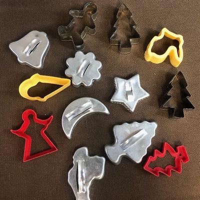 #295 Cookie Cutters: metal and plastic