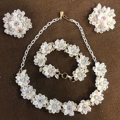#315 Necklace, Earrings and bracelet Set 