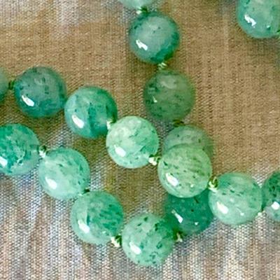 IB 104  NECKLACE OF SPECKLED JADE GREEN BEADS 14K CLASP