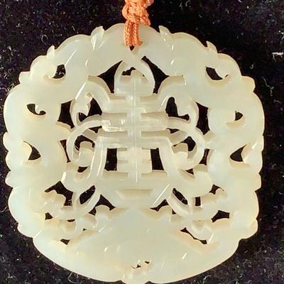 IB 109  VINTAGE CHINESE EXPORT CARVED WHITE JADE PENDANT KNOTTED SILK CORD