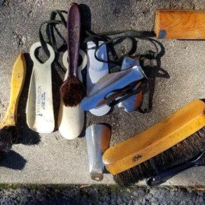 LOT #118: Large Shoeshine Kit w/ Polish and Brushes