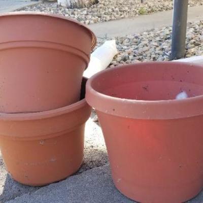 LOT #121: Garden Bundle - Plant Cover, Deco and 3 12" Pots