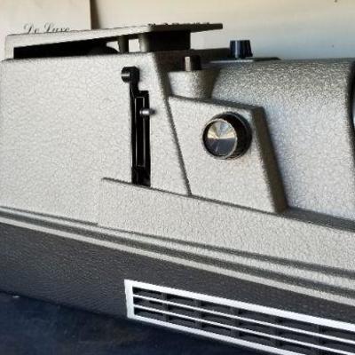 LOT #133: Vintage REVERE Slide Projector