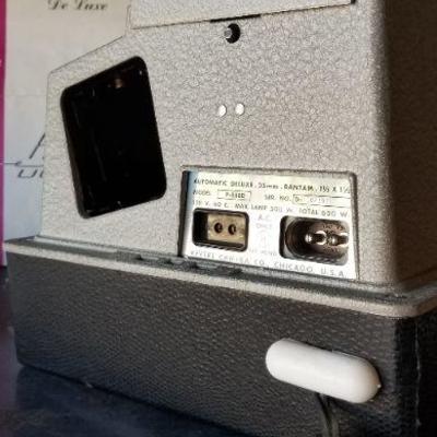 LOT #133: Vintage REVERE Slide Projector