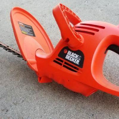 LOT #146: Black and Decker 17" Hedge Trimmer Corded