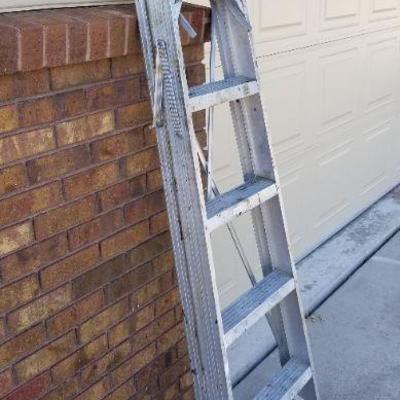 LOT #147: Vintage Metal 6ft Ladder 