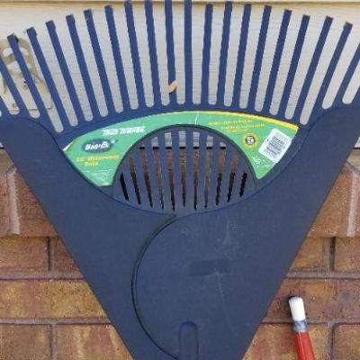 LOT #152: Garden Rake and Edge Tool