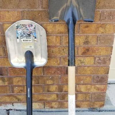 LOT #158: (2) Assorted Shovels