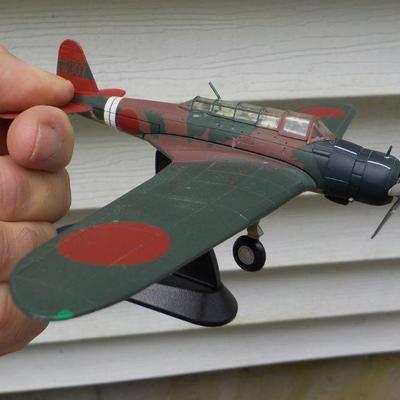 WW 2 bomber Model with pilots, made of metal ". 
