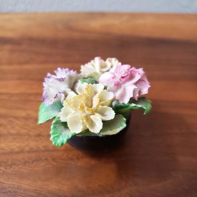 Lot 173: (2) Small Porcelain Flower Arrangement 