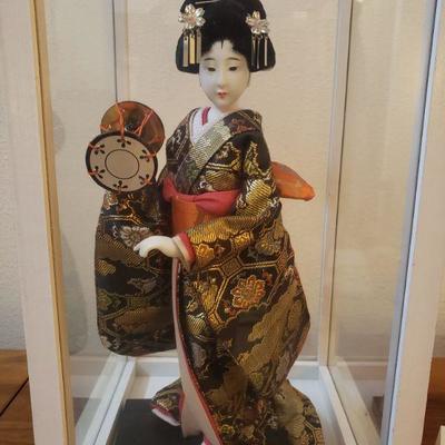 Lot 184: Vintage Geisha Doll in a Case