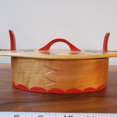 Lot 192: Vintage Norge Wooden Candy Container