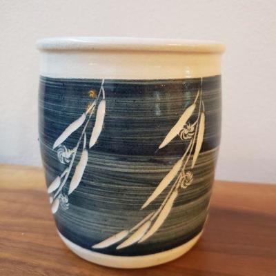 Lot 200: Pottery by Sumi