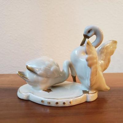Lot 207: (2) Limbach? Porcelain Bird Figurines