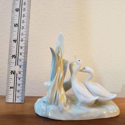 Lot 208: LladrÃ³ Porcelain Swans