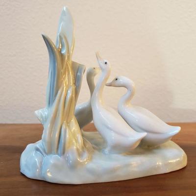 Lot 208: LladrÃ³ Porcelain Swans