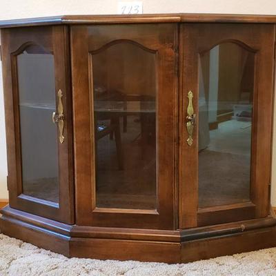 Lot 223: Display/Curio Cabinet 