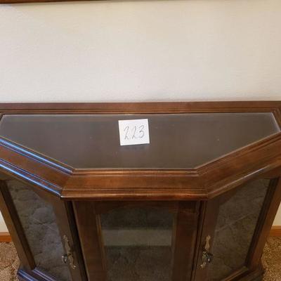 Lot 223: Display/Curio Cabinet 