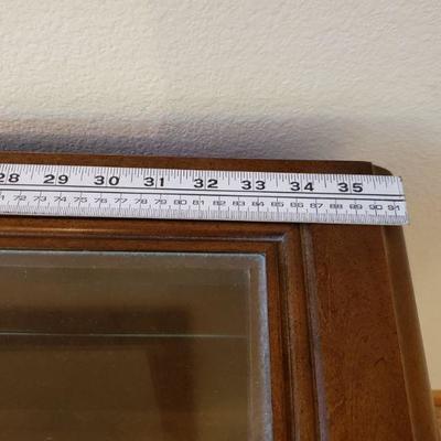 Lot 223: Display/Curio Cabinet 