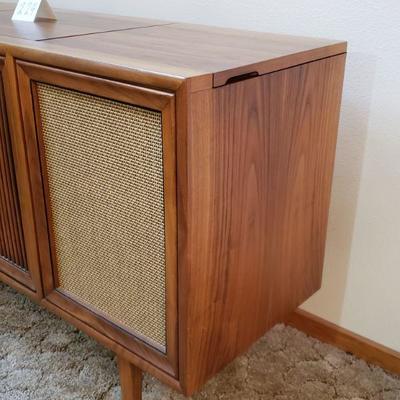 Lot 224: Mid Century Drexel Cabinet-Buffet (51.75" Ã— 17.75" Ã— 30.5")