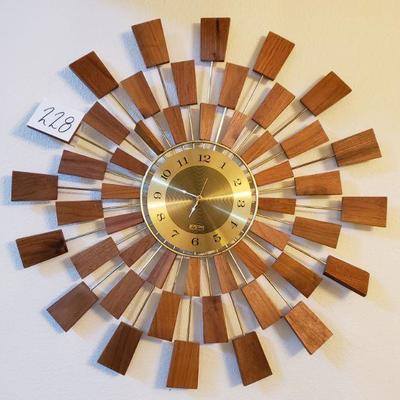 Lot 228: Mid Century Seth Thomas Sunburst/Starburst Clock TESTS A+