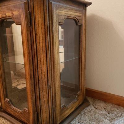 Lot 249: Vintage Small Glass Top Curio Table/Cabinet 