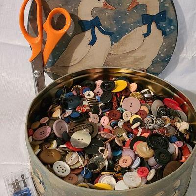 B6: Large Tin of Buttons and More