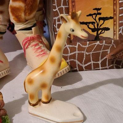 B13: Giraffe Collectibles