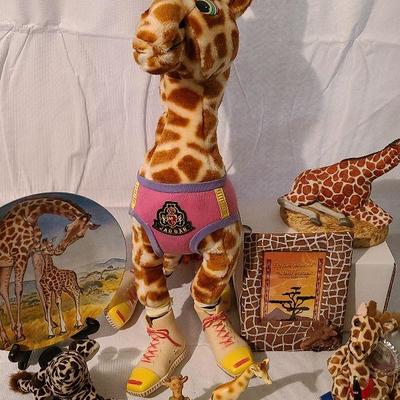 B13: Giraffe Collectibles