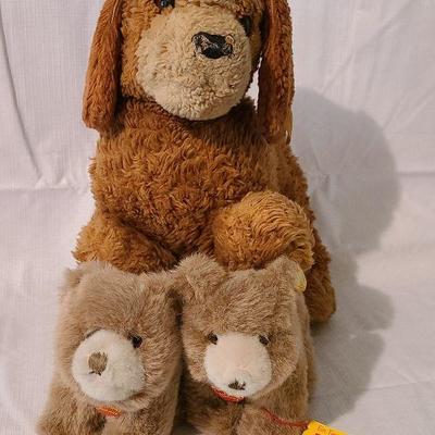 B43: Vintage Steiff Dog and Mini bears.
