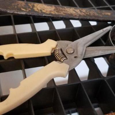 LOT #260: Oil Wrench, Crowbar and Snips