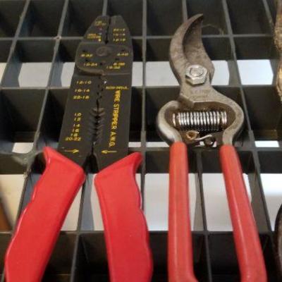 LOT #261: Assortment of (5) Snip Tools