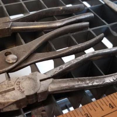LOT #264: Assortment of (5) Pliers