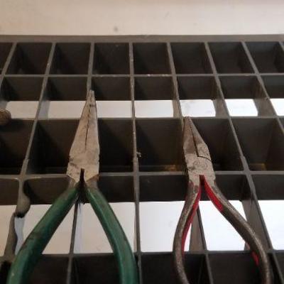 LOT #264: Assortment of (5) Pliers