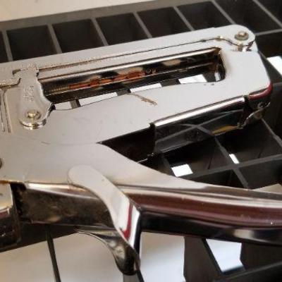 LOT #273: (2) Stapleguns - One Manual and One Electric