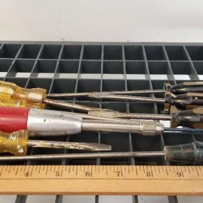 LOT #277: Assortment of (8) Vintage Screwdrivers 