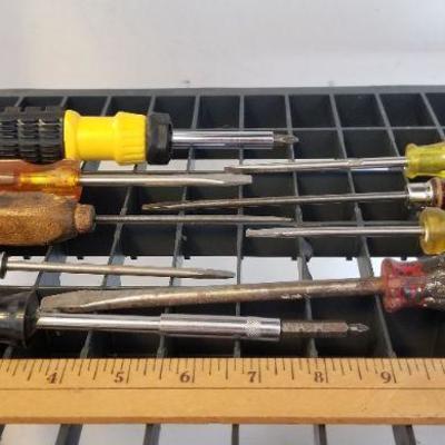 LOT #278: Assortment of Screwdrivers