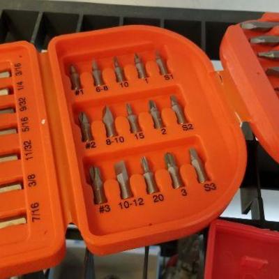 LOT #296: Large group of drill and screwdriver bits