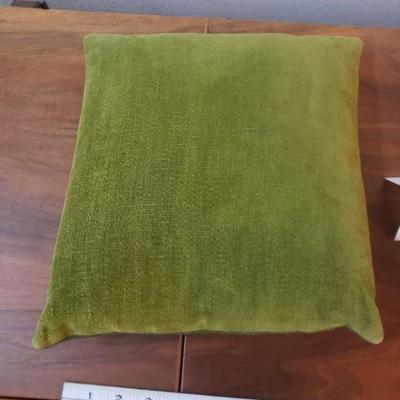 Lot 302: Mid Century Avocado Green & Cream Decorative Pillows