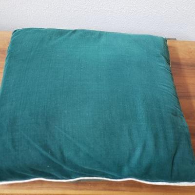 Lot 305: Vintage Golf Decorative Pillows
