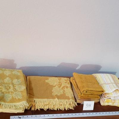 Lot 314: Vintage Towels