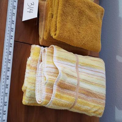 Lot 314: Vintage Towels