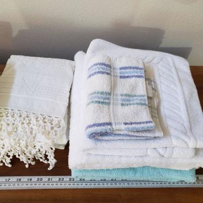Lot 315: Vintage Towel Lot