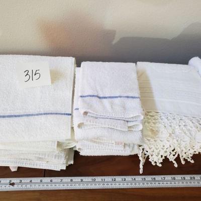 Lot 315: Vintage Towel Lot