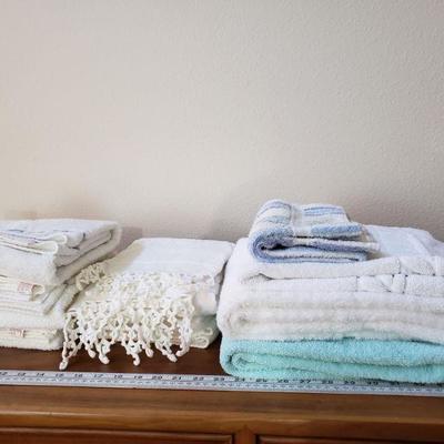 Lot 315: Vintage Towel Lot
