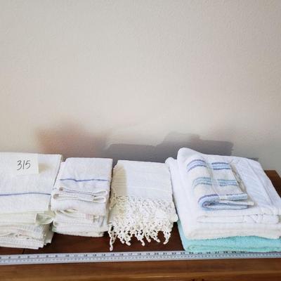 Lot 315: Vintage Towel Lot
