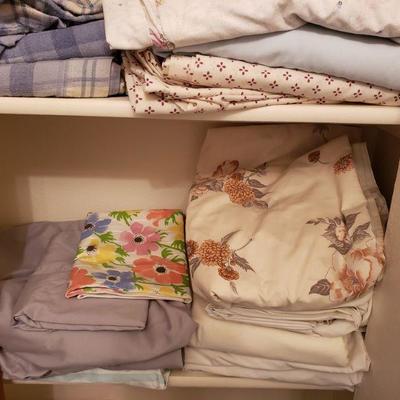 Lot 316: Queen & Full Size Sheet Lot