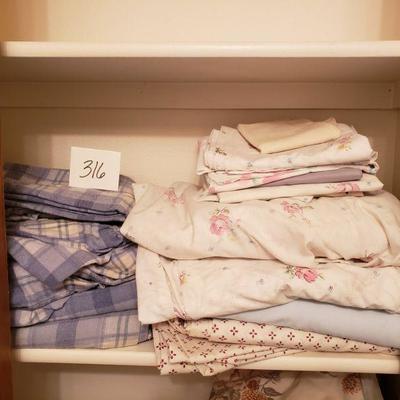Lot 316: Queen & Full Size Sheet Lot