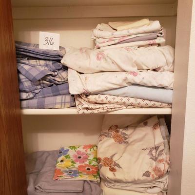 Lot 316: Queen & Full Size Sheet Lot