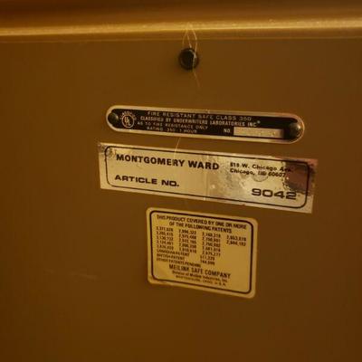Lot 319: Vintage Combination Montgomery Ward Safe